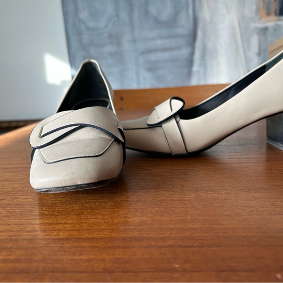 Tory Burch Beige Block Heel Shoes - Picture 2 of 9